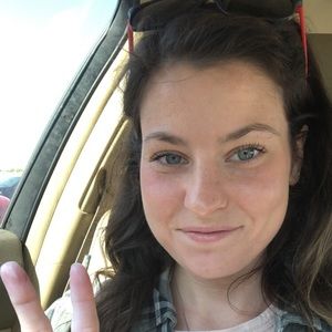 Meet your Posher, Alexia